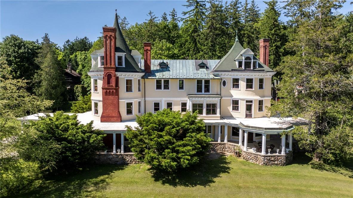 45 Hitchcock Ln